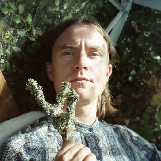 alt="Bisse koncert med band på NygadeHuset i Aabenraa den 10. april 2026"