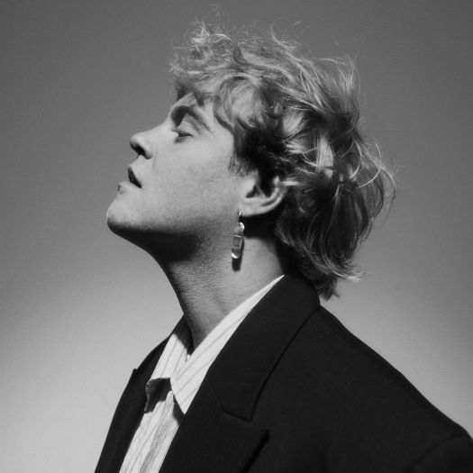 alt="Hjalmer akustisk livekoncert i Black Box, Aabenraa den 4. november"