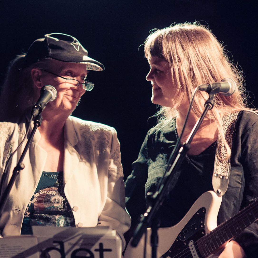 alt="Oplev Jomi og Pia Raug med Frihedskæmperne den 21. februar 2026"