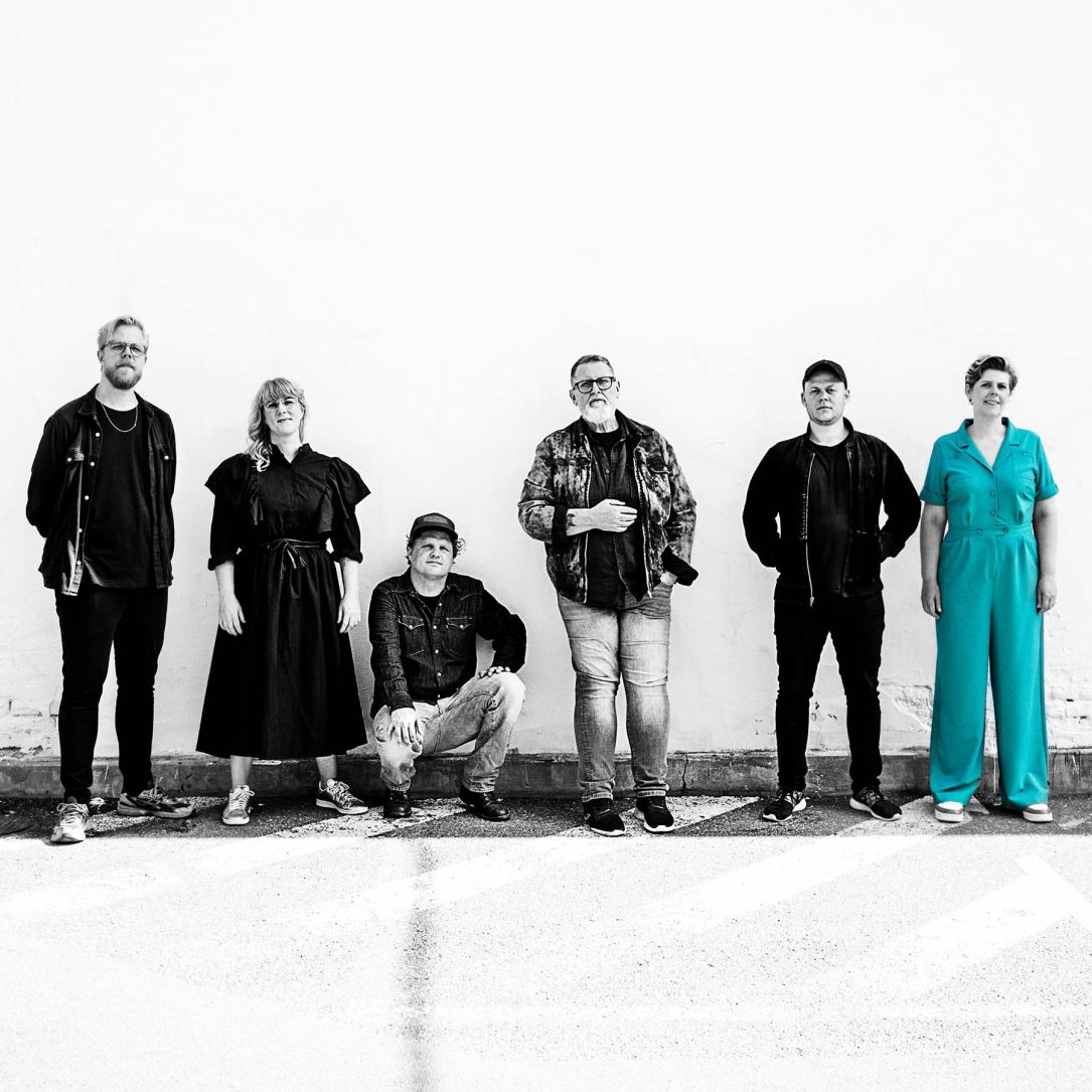 alt="Sarah McQuaid koncert på Damms Gård den 12. marts 2026"