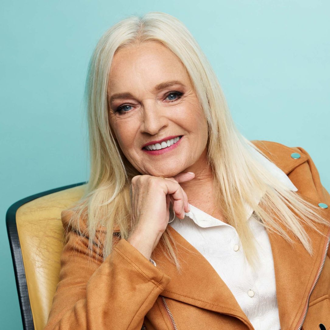 alt="Sarah McQuaid koncert på Damms Gård den 12. marts 2026"