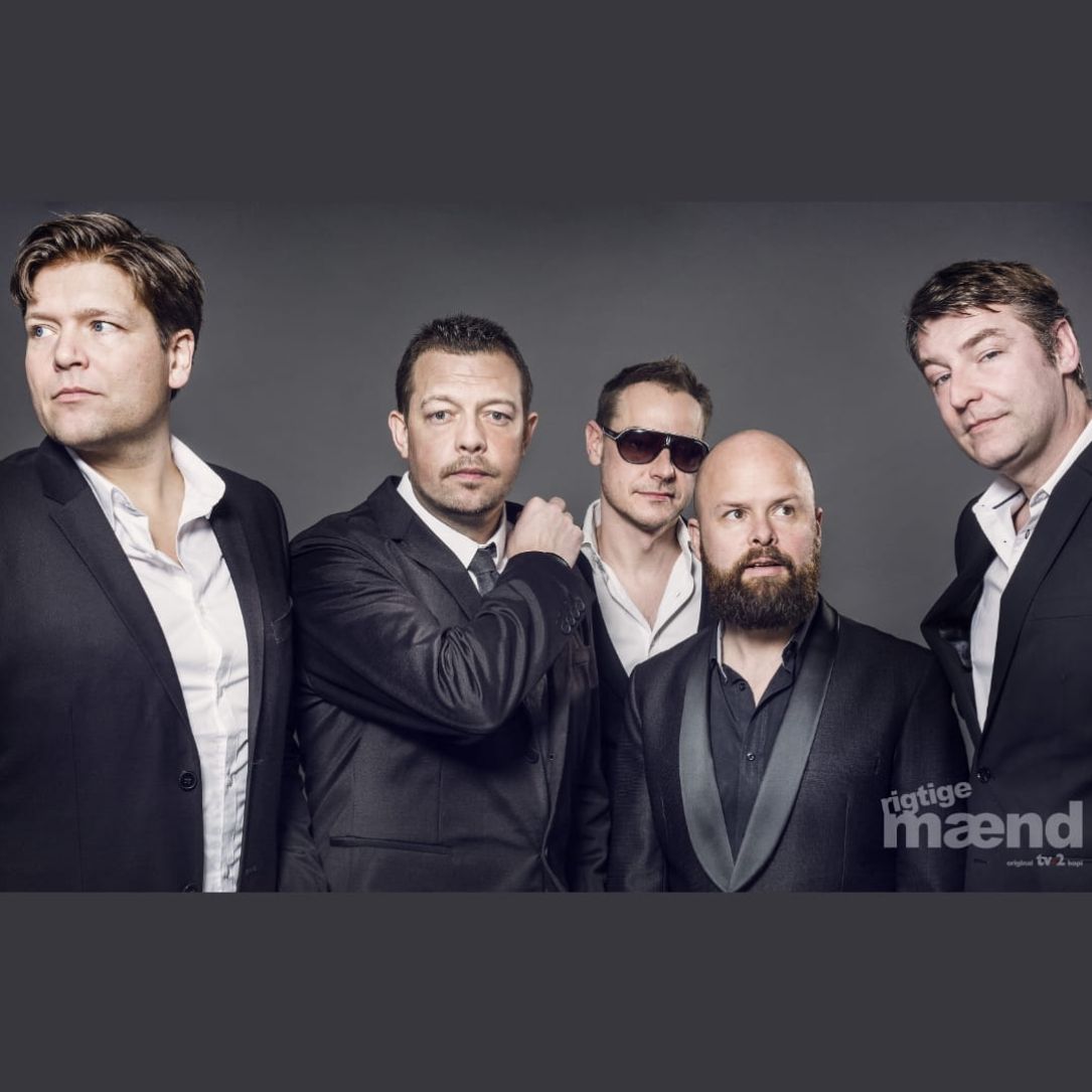 alt="Rigtige Mænd spiller TV2 coverkoncert på Øster Løgum Kro den 6. november 2026"