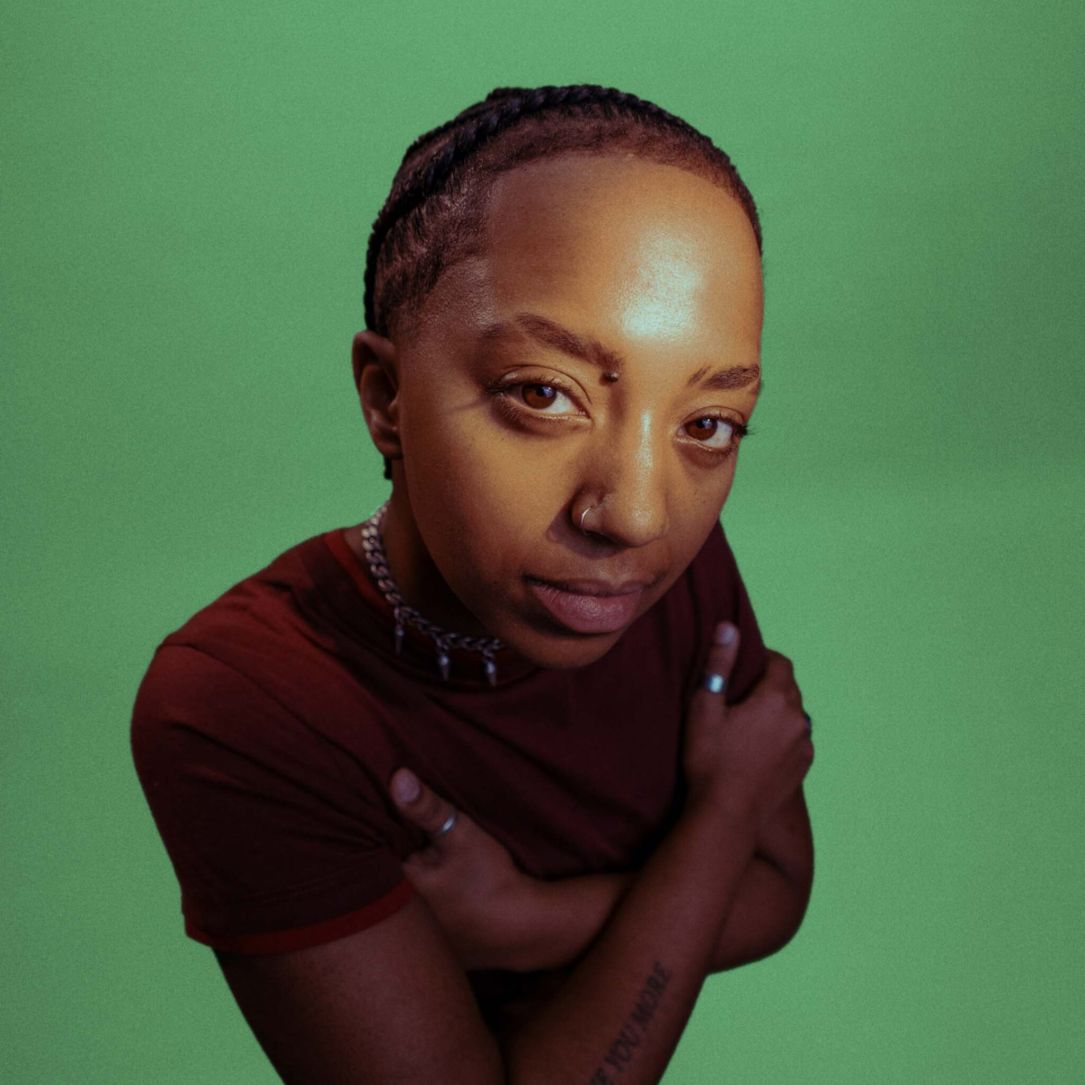 alt="Mekdes Akustisk koncert på NygadeHuset den 5. marts 2027"